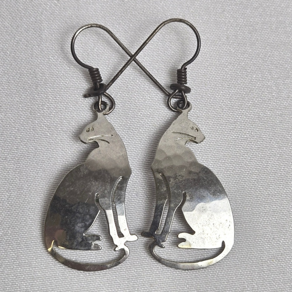 Wild Bryde Silver Tone Hammered Cat Earrings 1" Vintage